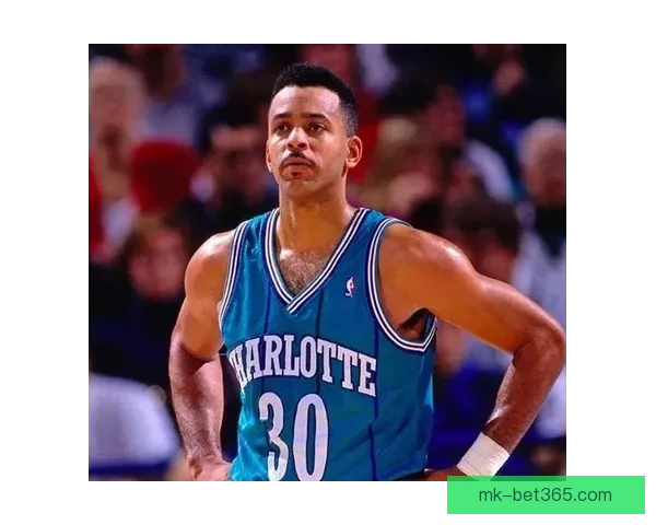 戴尔库里黄蜂30号球衣退役 塞斯发言祝贺父亲成就